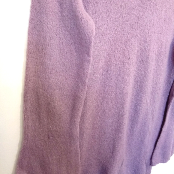 Pretty, Soft, Mauve V Neck Sweater with Flare Sleeves - Picture 12 of 14